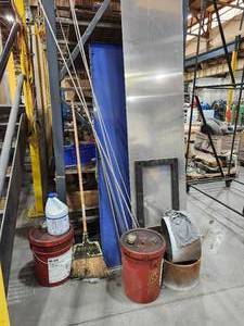 lot 43918 image: Assorted Lot of Mobil DTE 25 Ultra Hydraulic Oil and aluminum Pieces&nbsp