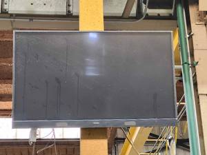 lot 43922 image: 55in Skyworth TV, WMount&nbsp