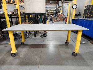 lot 43932 image: Industrial Mobile Work Table with Casters&nbsp