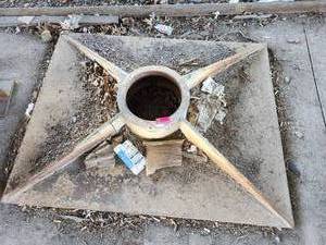 lot 50020 image: Industrial Star Base Floor Mount