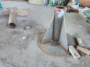 lot 50048 image: Industrial Steel Support Stand with 7-inch Pipe&nbsp