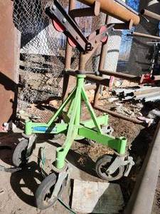 lot 50132 image: Sturdi-Jack Green RV Stabilizer Jack Stand