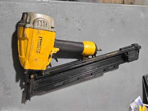 lot 50231 image: DeWalt 21° Framing Nail Gun&nbsp
