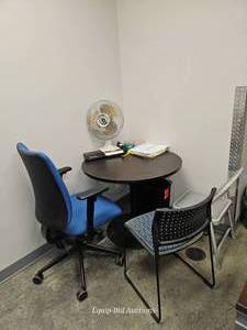 lot 50248 image: Office Conference Room Set with Round Table and Chairs&nbsp