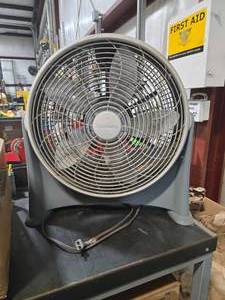 lot 50261 image: Lakewood LFF2009C Electric Box Fan&nbsp