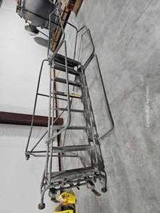 lot 50264 image: Industrial Metal Equipment Cart Frame&nbsp