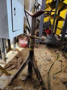 lot 50305 image: Industrial Equipment Support Stand