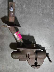 lot 50307 image: Wilton Bench Vise with Mounting Bracket