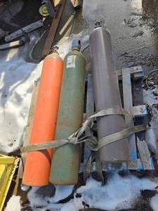 lot 50315 image: Industrial Gas Cylinders - Mixed Lot of 3