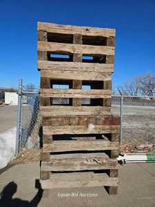 lot 50215 image: Stack of Heavy Duty Wood Pallets