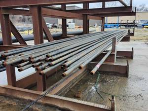 lot 43952 image: Large lot of 20ft Industrial Steel Pipes, 1 in Diameter