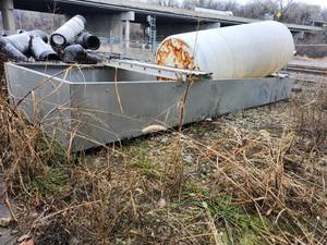lot 43962 image: 21ft Commercial Aluminum Water Container W2 Walking areas