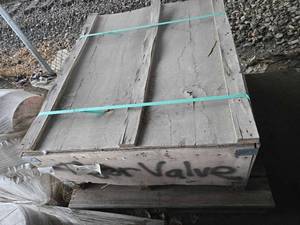 lot 50435 image: 3 600# SHPV Shut-Off Pig Valve - New in Crate