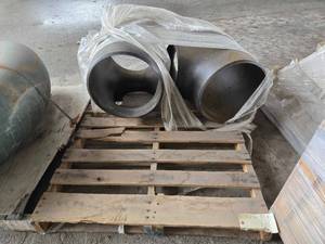 lot 50462 image: Large Industrial Steel Pipe Tee Fitting - 24 Length