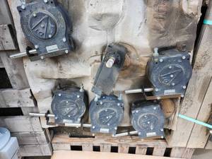 lot 48098 image: (6) Dynatorque Industrial Valve Actuators - Model 7D-33-4506&nbsp