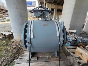 lot 48104 image: Flowserve 24 Class 150 Trunnion Mounted Ball Valve