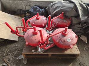 lot 45275 image: Stark Industrial S-500 Series Manway Cover Set