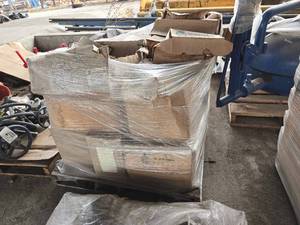 lot 45279 image: Industrial Surplus Parts Lot - Ham-Let Valves and Hardware