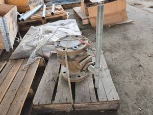 lot 45294 image: Industrial KF Gate Valve with Actuator Mount