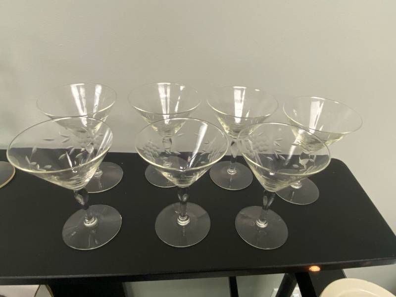 lot 2538 image: Set of (6) short stemmed etched Martini glasses - Good Condition