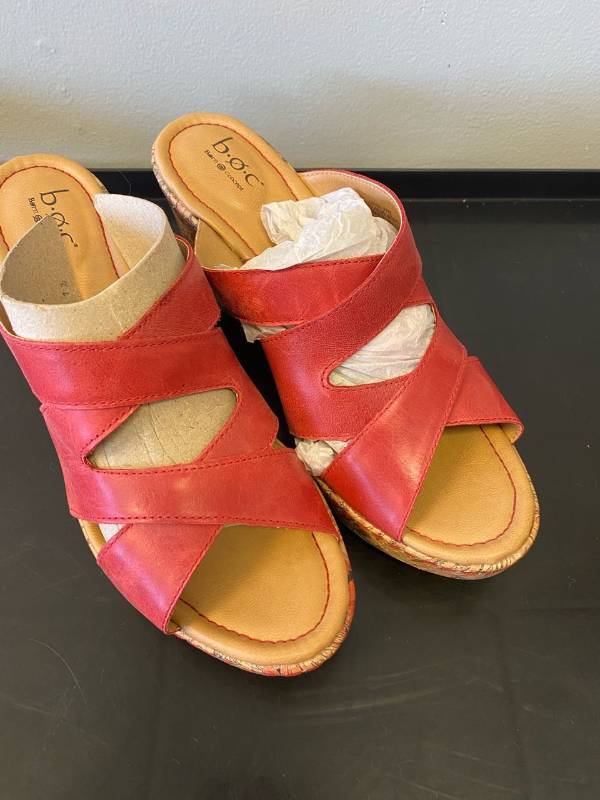 lot 2549 image: b.o.c Floral Wedge Size 11  - Shows some wear on the sole. Good Condition