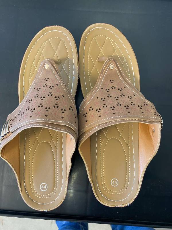 lot 2550 image: Cute summer sandal Brand New Size 14