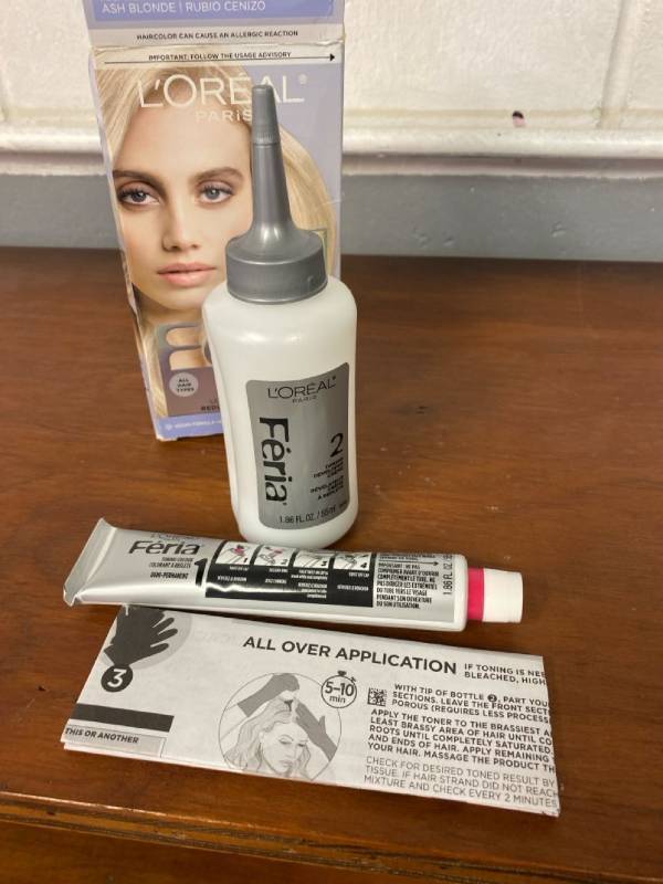 lot 1789 image: L Oreal Paris Feria Permanent Hair Color 9P Ice Blonde 1 fl oz
