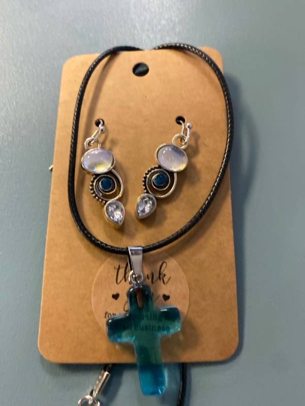 lot 2434 image: Dangle earring set and cross necklace