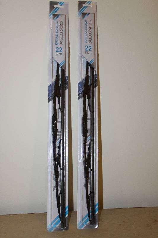 lot 7725 image: Lot of 2, 22 Windshield Wiper Blades- New