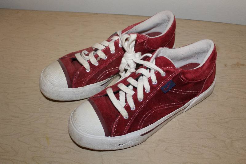 lot 7729 image: Nike Size 9 Suede Shoes- Used Very Little- Near New Condition- Retro