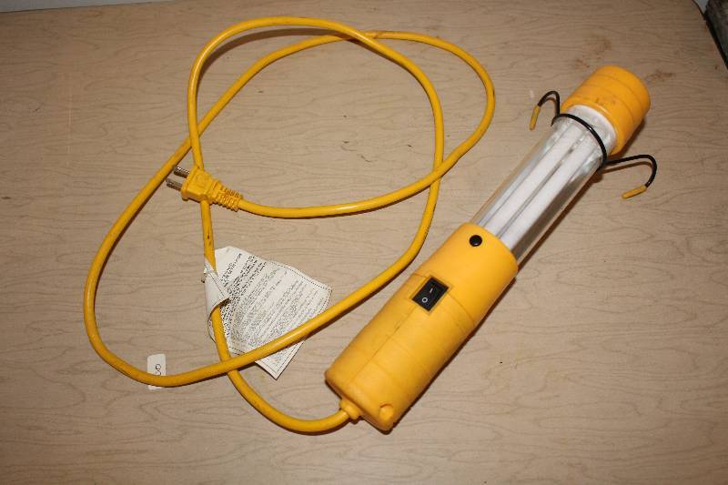 lot 7732 image: Fluorescent Trouble Light- Tested, Works