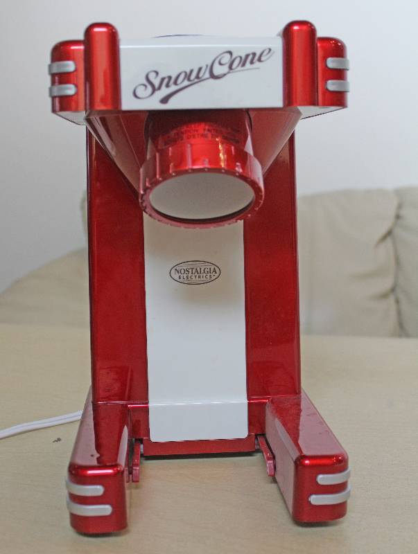 lot 8056 image: Snow Cone Machine- Just in Time for Summer