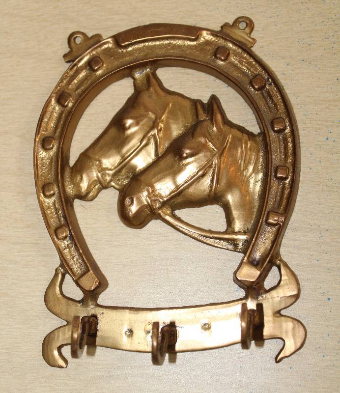 lot 8066 image: Horse Shoe Key Holder- Neat