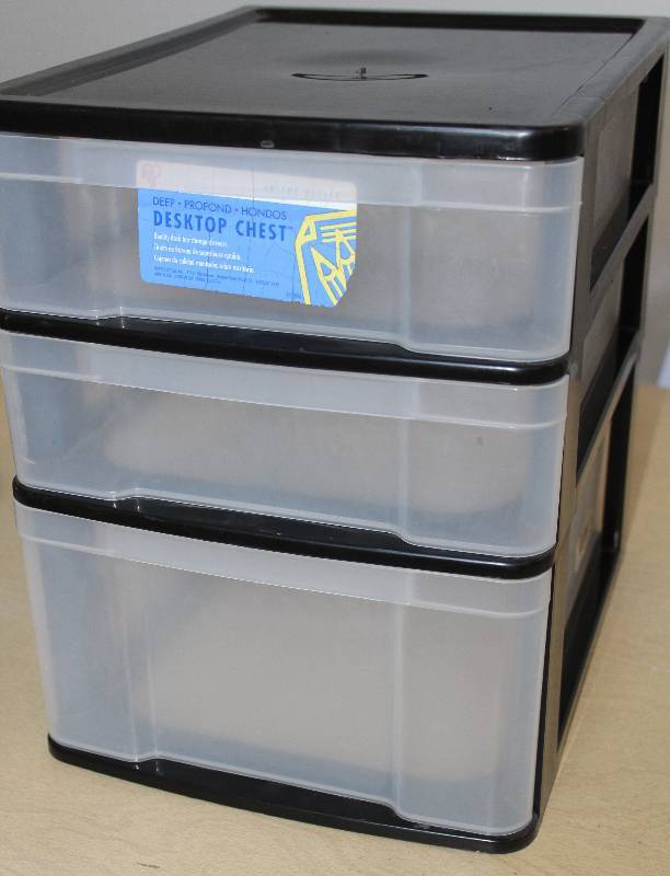 lot 8074 image: Small Plastic Storage- 3 Drawer