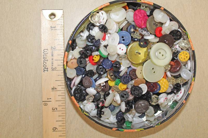 lot 8076 image: Tin of Buttons- Perfect for Sewing