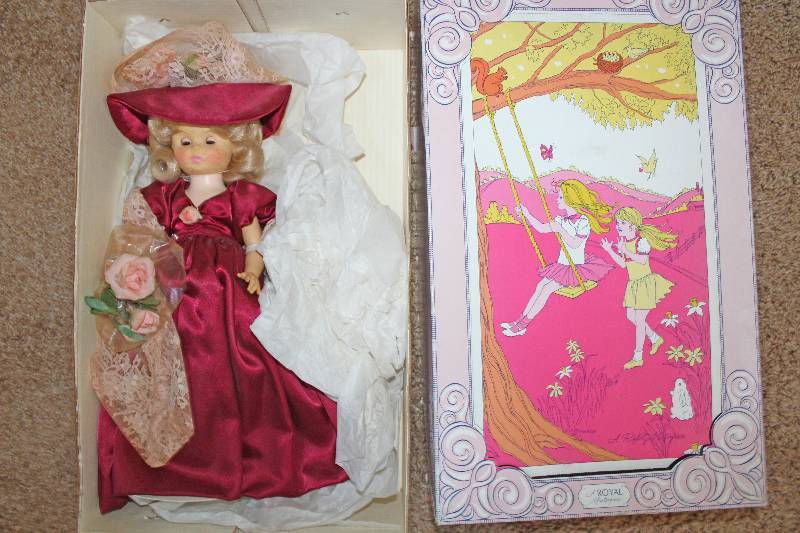lot 8077 image: Royal Doll- Looks Old- Very Pretty