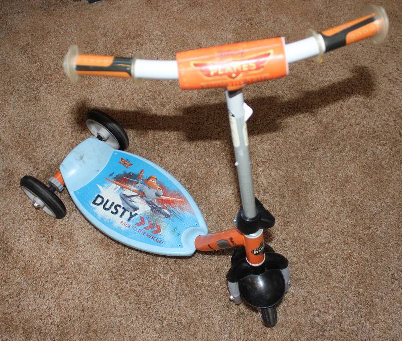 lot 8079 image: Disneys Planes Dusty Scooter- How Cute