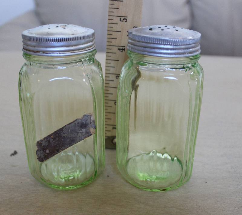 lot 8084 image: Green Hoosier Salt and Pepper Shakers- Cute
