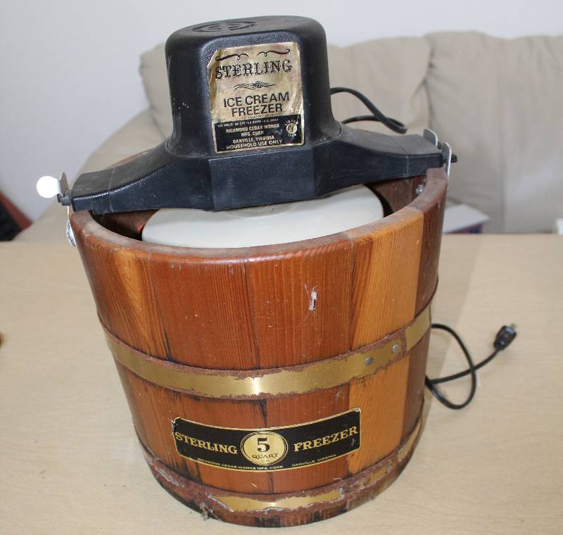lot 8087 image: Sterling Ice Cream Maker- 5 Quart Runs- Cool