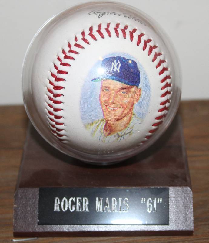 lot 7755 image: Roger Maris 61 Limited Edition Collectors Ball- Wow