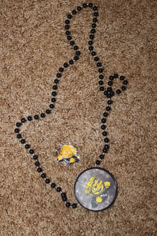 lot 7762 image: WSU Wushock Necklace and Magnet- Cool