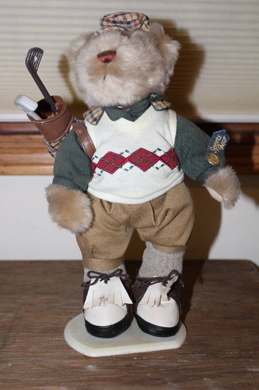 lot 7779 image: Adorable Golfing Stuffed Bear