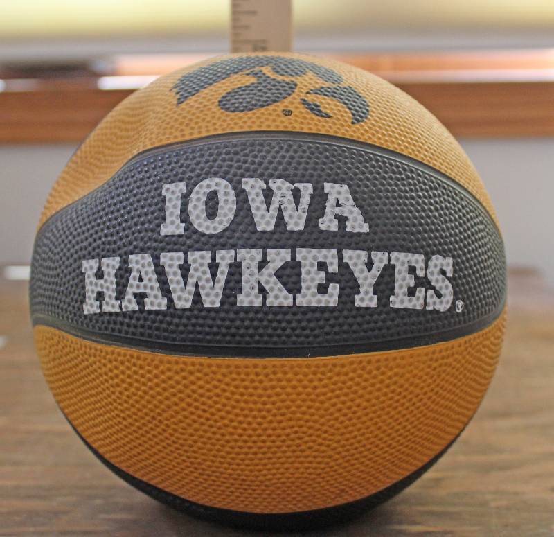 lot 8009 image: Iowa Hawkeyes Mini Basketball- How Cool
