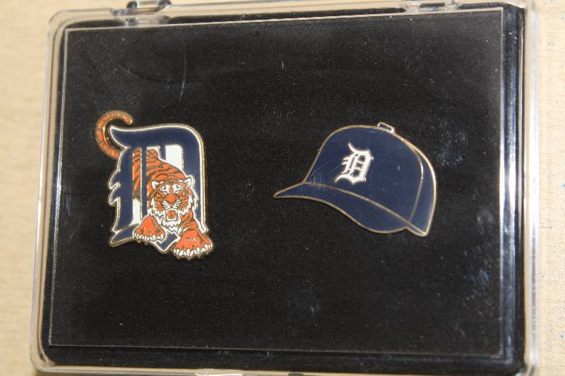 lot 8024 image: Detroit Tigers Pin Gift Set- Cool