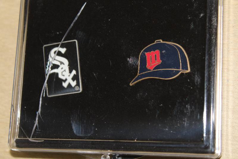 lot 8026 image: Pin Gift Set- Cool Case is Cracked