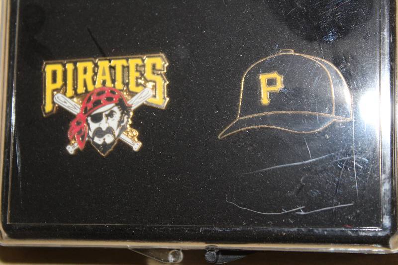 lot 8031 image: Pittsburg Pirates Pin Gift Set- Take a Look