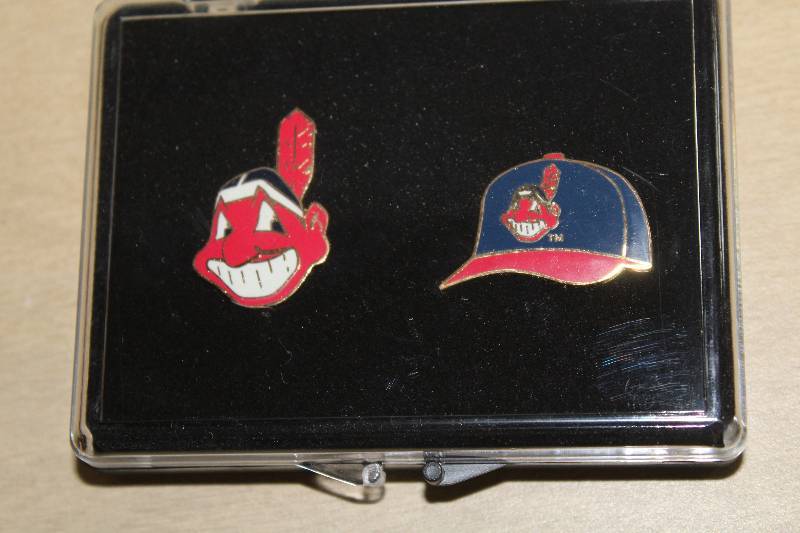 lot 8032 image: Cleveland Indians Pin Gift Set- Cool