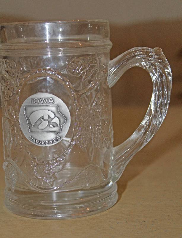 lot 8040 image: Iowa Hawkeyes Glass Mug- Cool