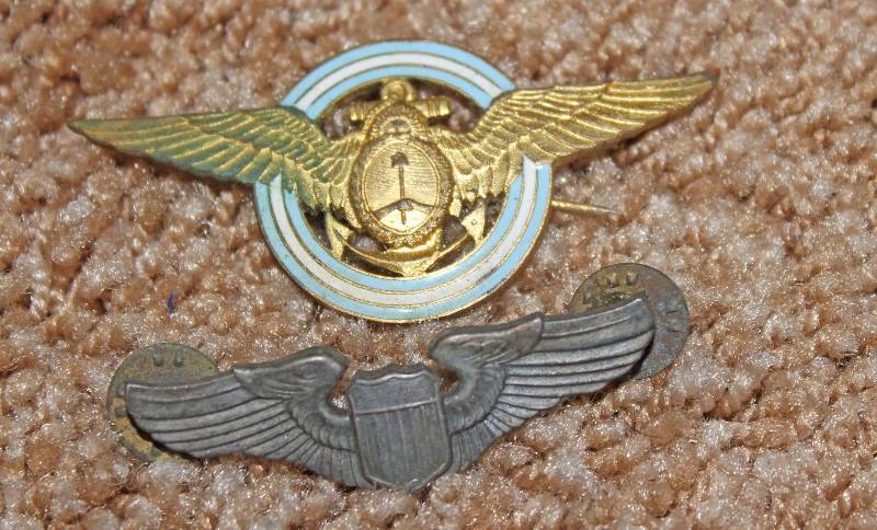 lot 8241 image: 2 Wings Pins