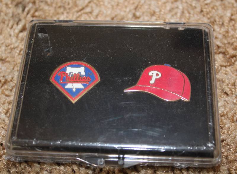 lot 8258 image: Phillies Pin Set